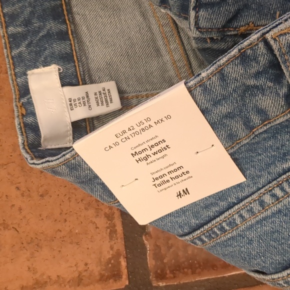 NWT H&M Mom Jeans- 10 - Picture 3 of 4